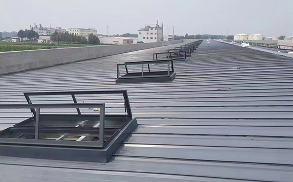 某中学室内体育馆南口街道排烟窗改造项目