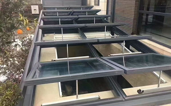 某轨道交通车辆维修车间南口街道排烟窗应用